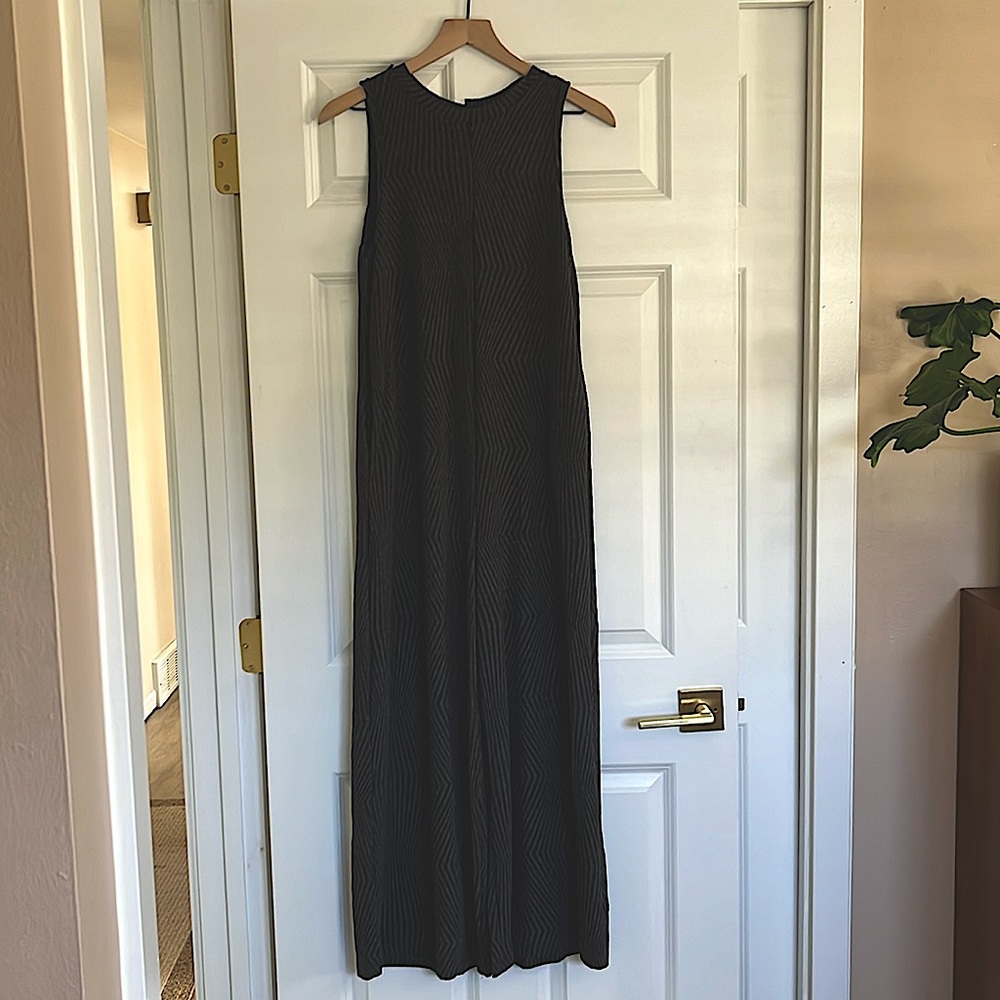 Romper from 3 Birds Nest. Size S. Thin, extremely comfy material. Has pockets!